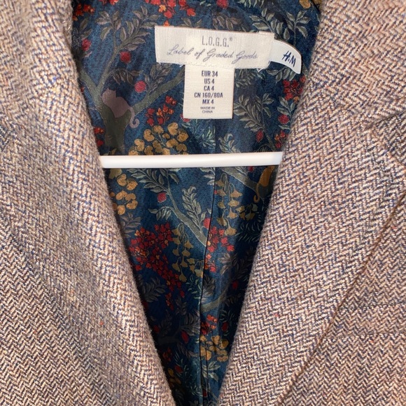 Blazer - Picture 3 of 8